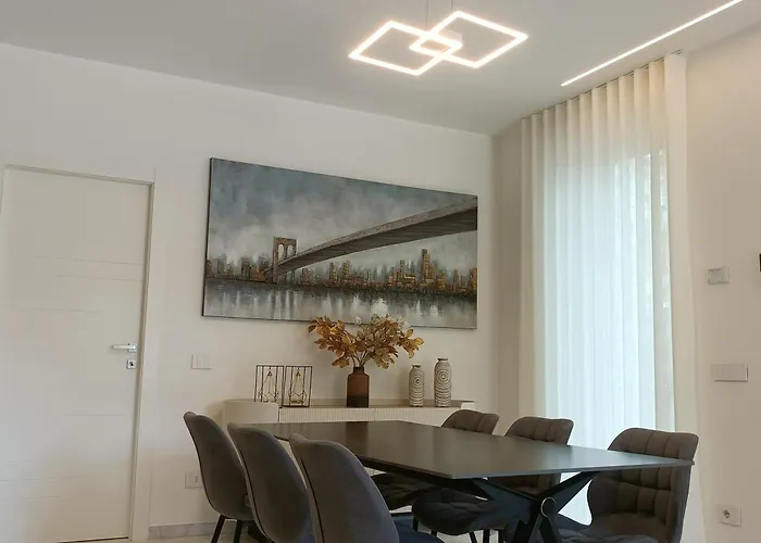 Holiday Home Varese- Family & Group Stay With Private Parking
