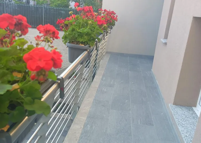 Holiday Home Varese- Family & Group Stay With Private Parking